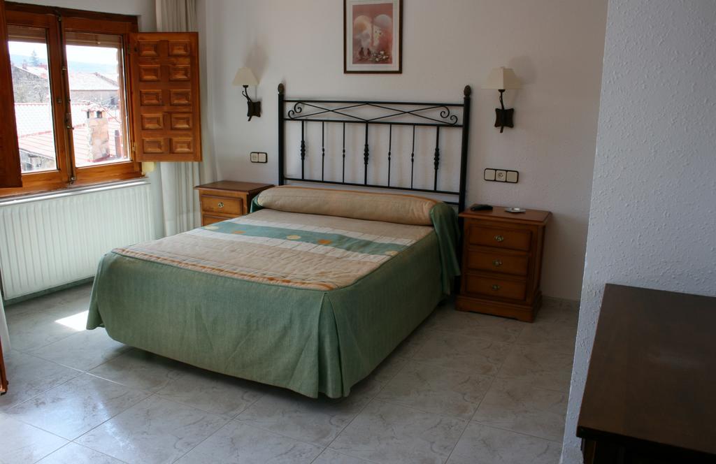 וינואסה Hostal Visontium מראה חיצוני תמונה